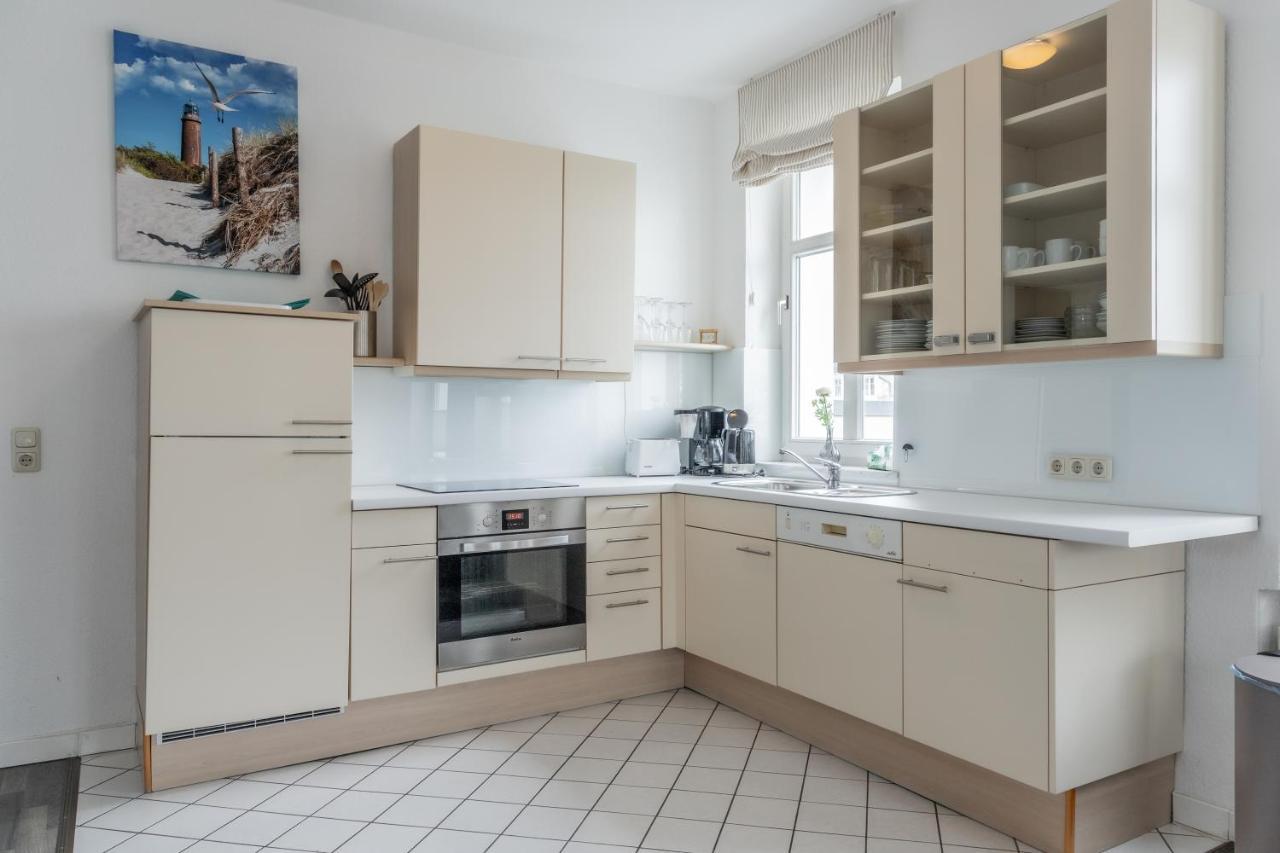 Strandnahe 2-Raum-Ferienwohnung Im Zentrum - Residenz Strandeck Fewo 02 Goehren  Extérieur photo